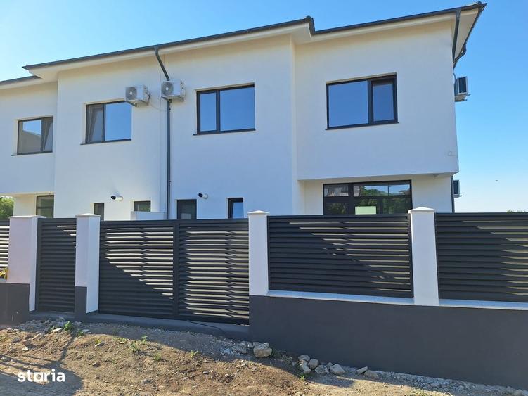Casă cu 4 camere în Palazu Mare