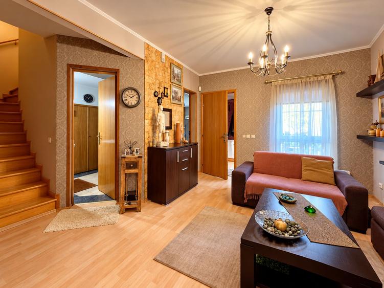 Duplex cu 5 camere cu Canalizare în Iancu Nicolae
