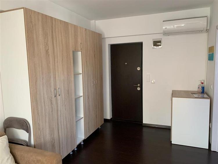 Apartament cu 2 camere semidecomandat, mobilat în Centru Civic