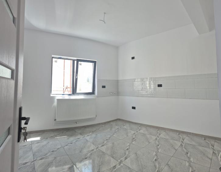 Casă individuală cu 4 camere cu Canalizare în Lumina