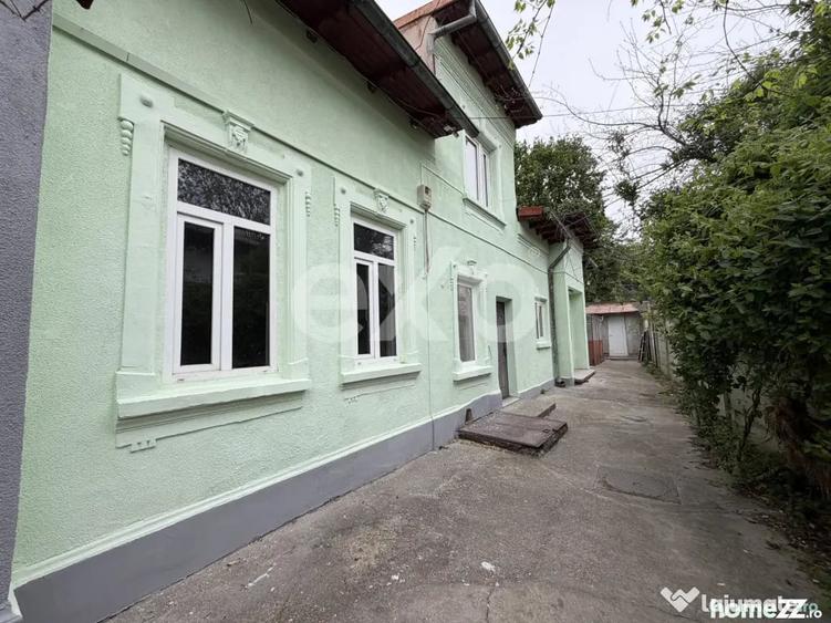 Casă cu 6 camere cu Teren 306 Mp în Central