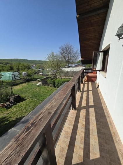 Casă individuală cu 5 camere cu Canalizare în Traian
