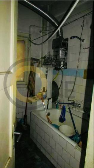Apartament cu 3 camere semidecomandat în Capitale