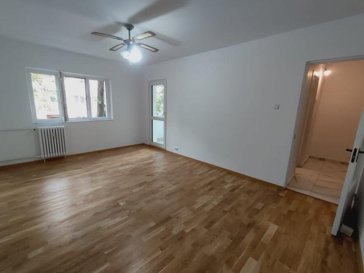 Apartament cu 2 camere decomandat în Nicolina