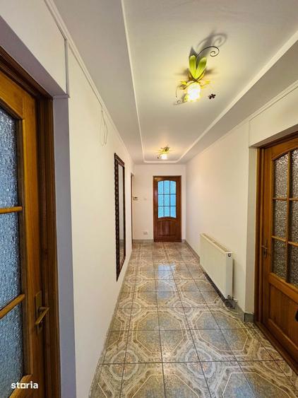Casă cu 6 camere cu Teren 242 Mp în Viilor