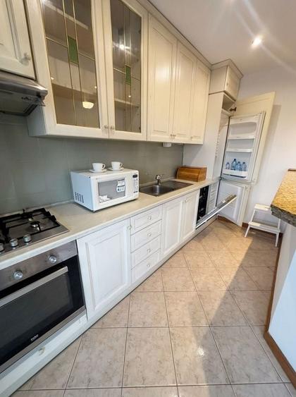 Apartament cu 3 camere decomandat, mobilat în Primăverii