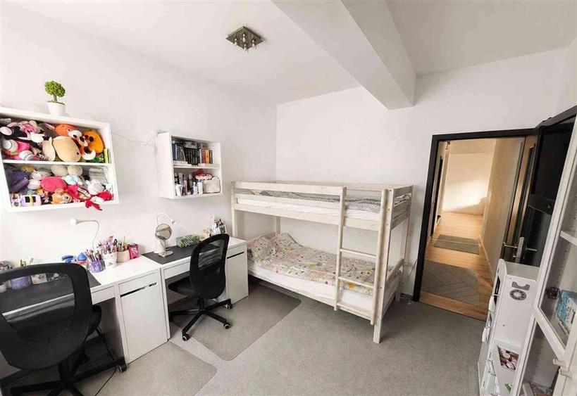 Apartament cu 3 camere decomandat, mobilat în Turnișor
