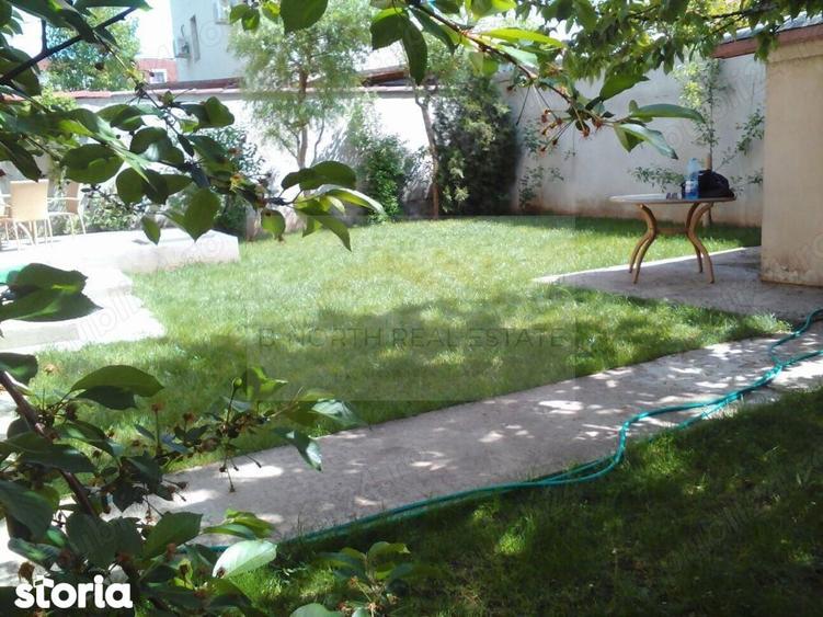 Casă cu 5 camere cu Canalizare în Central