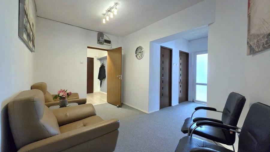 Apartament cu 4 camere decomandat în Universitate
