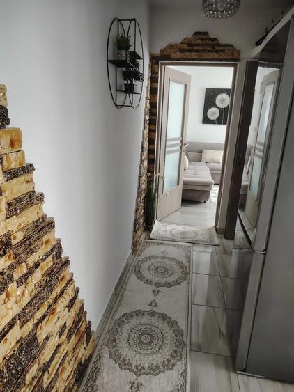 Apartament cu 3 camere semidecomandat în Central