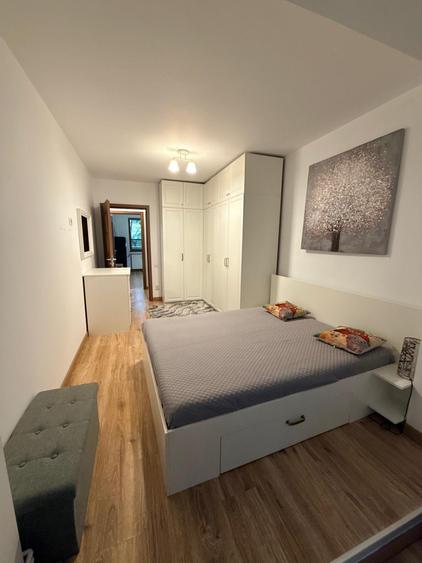 Apartament cu 3 camere semidecomandat în Drumul Taberei