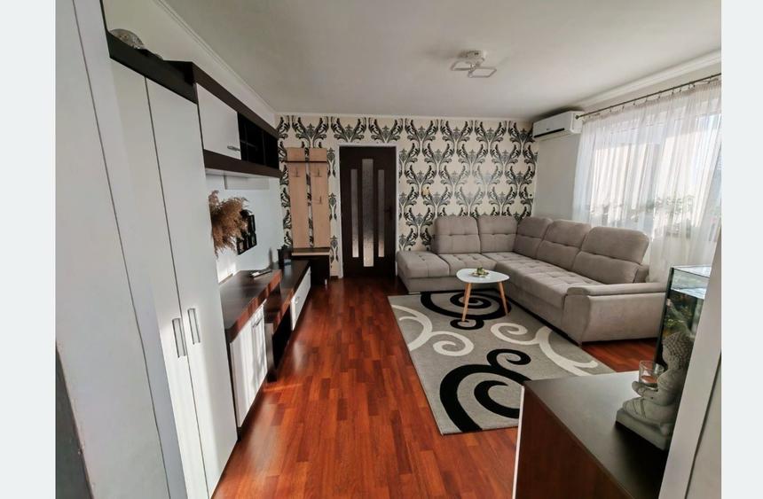 Apartament cu 3 camere semidecomandat în Sud