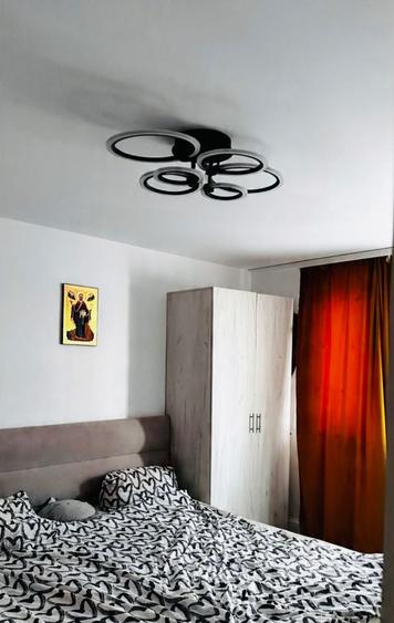 Apartament cu 3 camere semidecomandat în Central