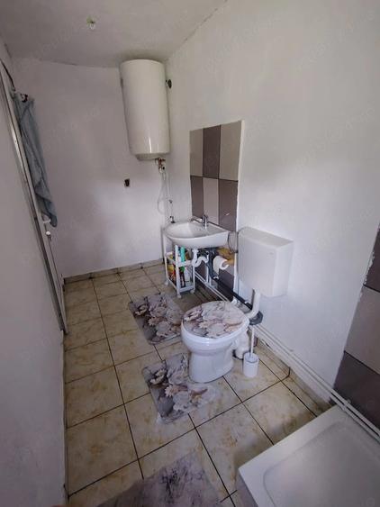 Casă cu 2 camere cu Teren 4500 Mp în Central