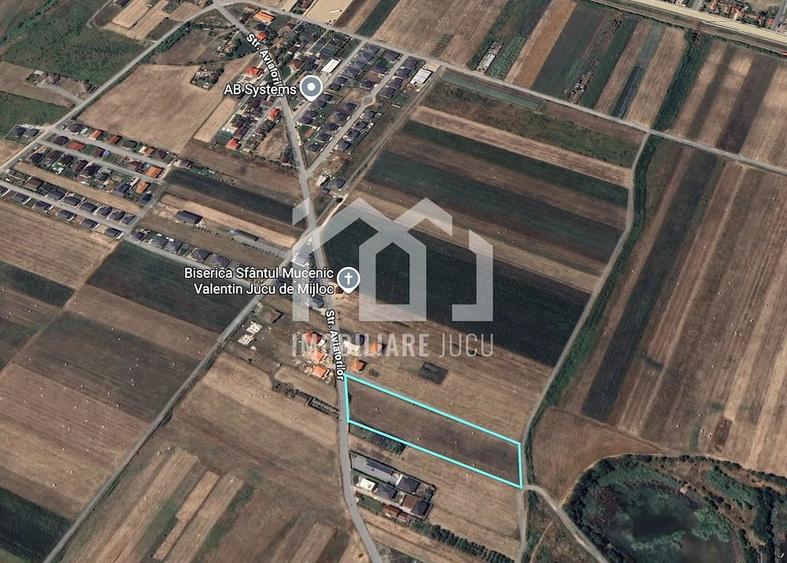 Teren de 8000 mp, în Jucu
