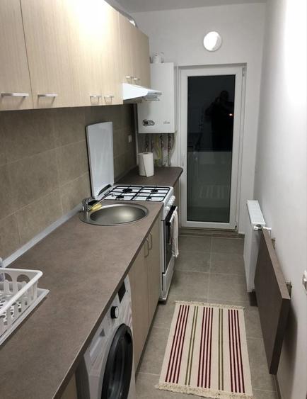 Garsonieră decomandată în Roșu
