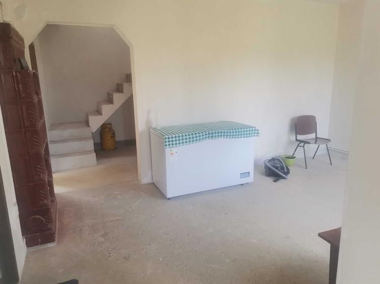 Casă cu 4 camere în Exterior Vest