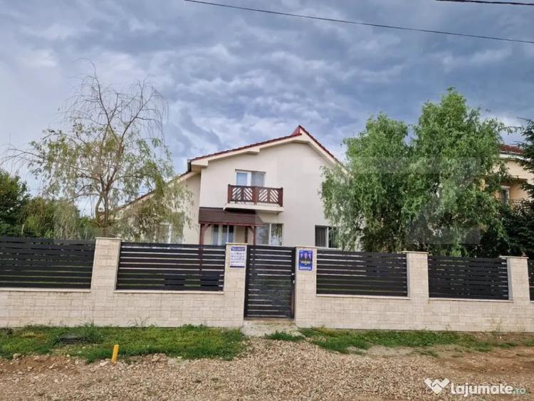 Casă cu 6 camere cu Teren 941 Mp în Sânmartin
