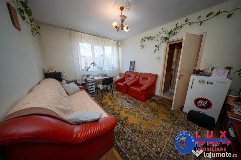 Apartament cu 3 camere semidecomandat în Ultracentral