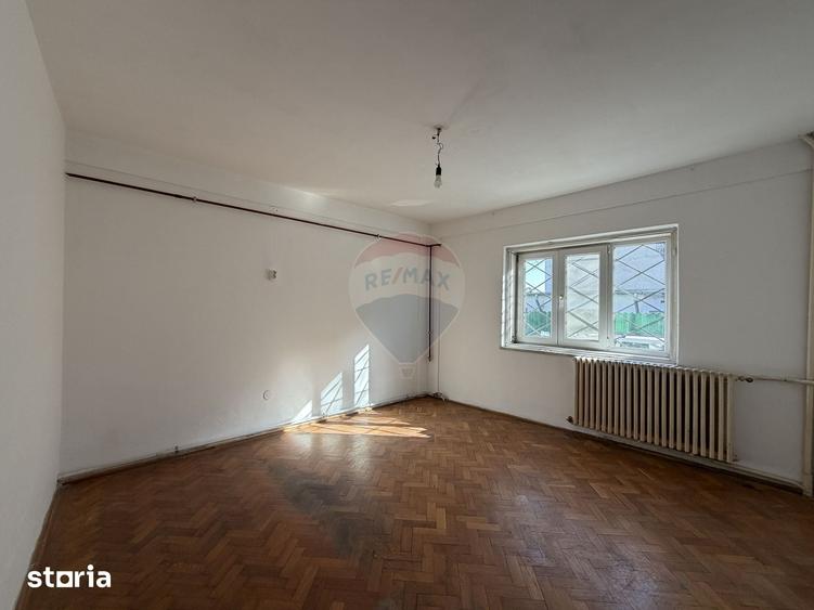 Casă cu 6 camere cu Teren 390 Mp în Floreasca