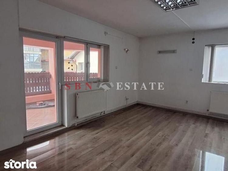 Casă cu 9 camere cu Teren 440 Mp în Mihai Bravu