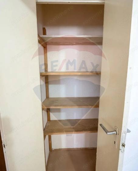 Apartament cu 3 camere decomandat în Est