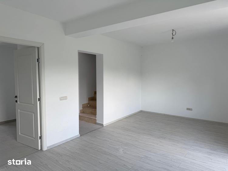 Casă cu 4 camere cu Teren 250 Mp în Bârnova