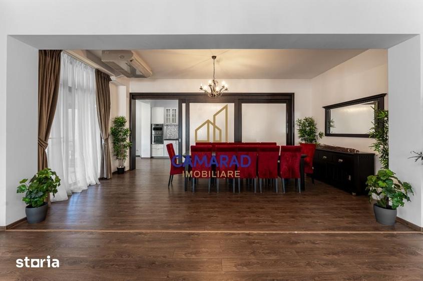 Casă cu 8 camere cu Teren 1000 Mp în Central