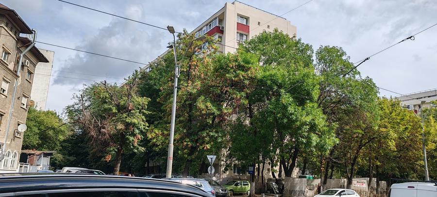 Apartament cu 2 camere semidecomandat în Olteniței