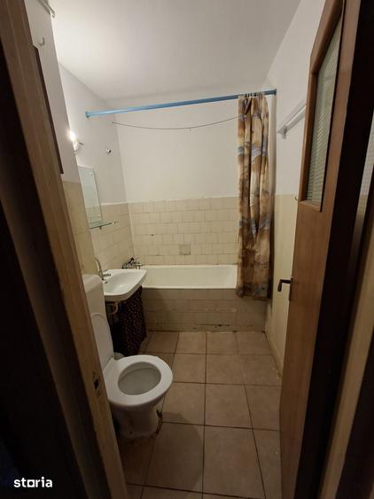 Apartament cu 4 camere decomandat în Drumul Taberei