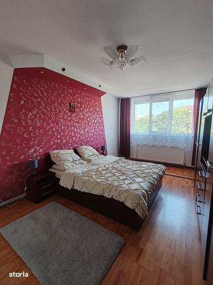 Apartament cu 4 camere decomandat în Central