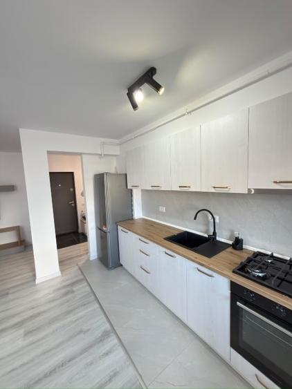 Apartament cu 2 camere semidecomandat, mobilat în Central