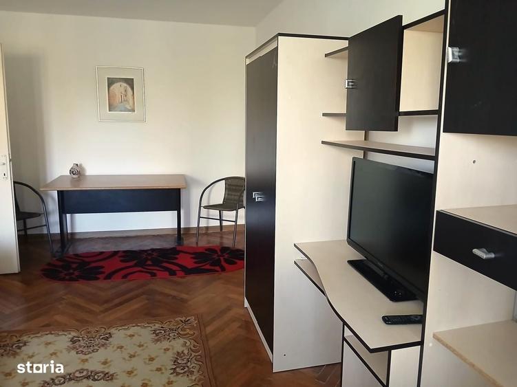 Apartament cu 2 camere decomandat în Podu Roș