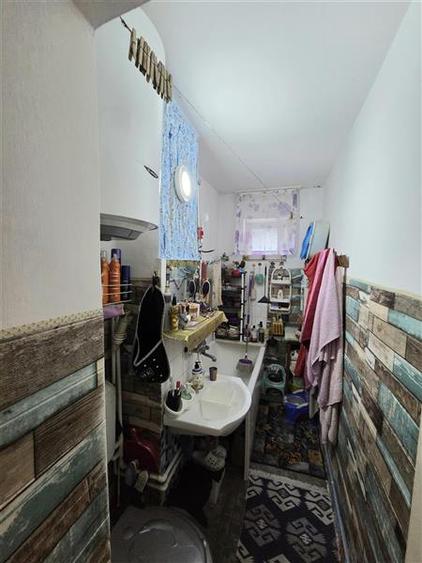 Apartament cu 3 camere semidecomandat în Groapa