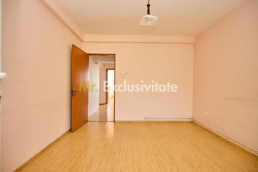 Apartament cu 4 camere decomandat în Craiovei
