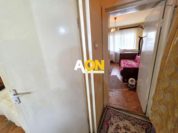 Apartament cu 3 camere semidecomandat în Cetate