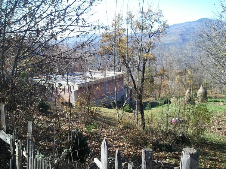 Casă cu 4 camere cu Teren 2344 Mp în Secăriei