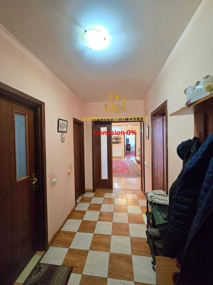 Duplex cu 4 camere cu Canalizare în Pasărea