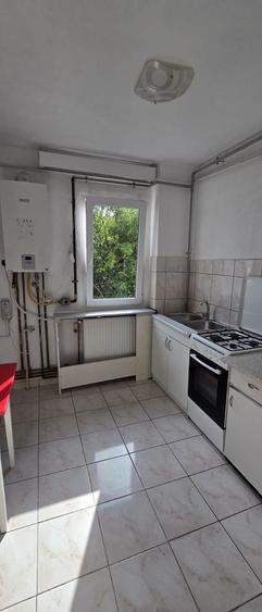 Apartament cu 2 camere semidecomandat, mobilat în Tipografilor