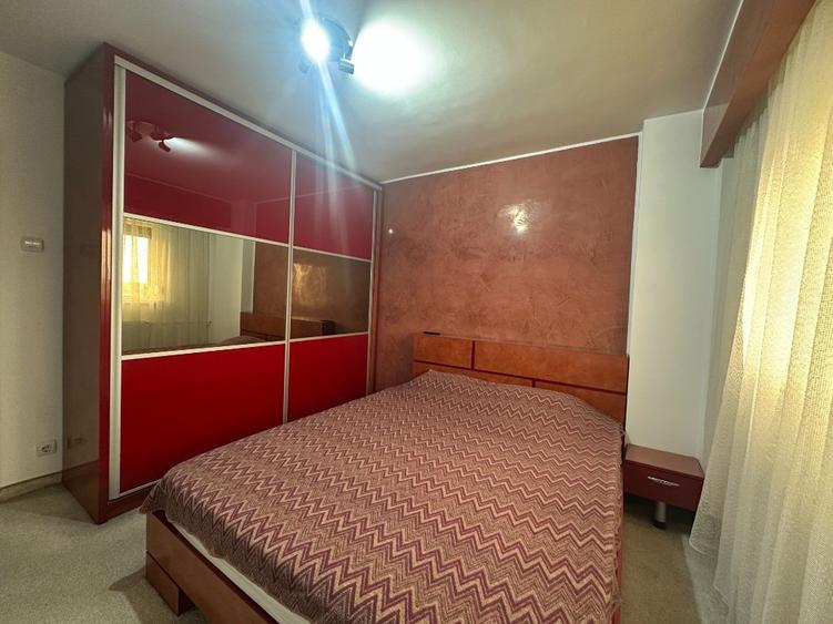 Apartament cu 2 camere decomandat în Republicii
