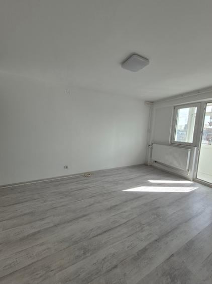 Apartament cu 2 camere semidecomandat în Costin Georgian