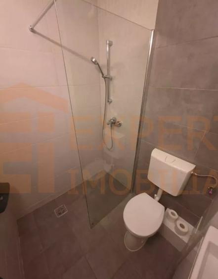 Apartament cu 4 camere decomandat, mobilat în Boema