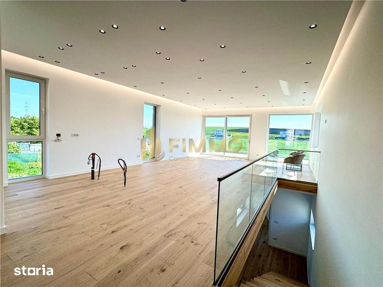 Casă cu 8 camere cu Teren 890 Mp în Central
