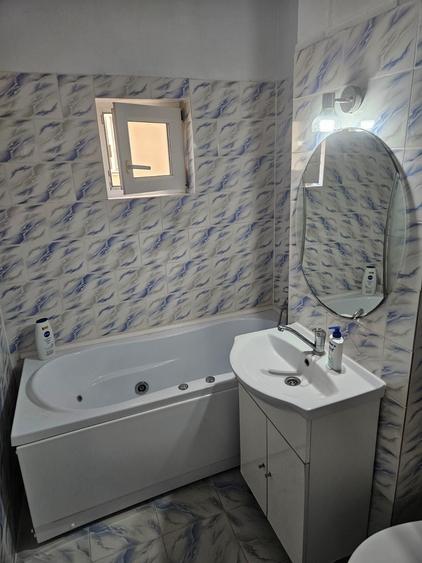Apartament cu 3 camere semidecomandat în Spitalul Județean