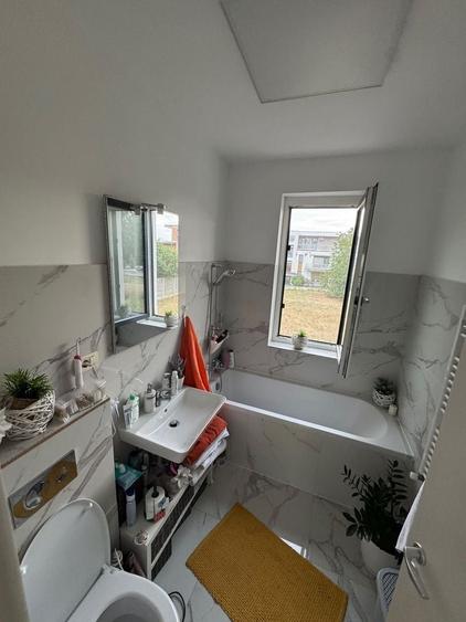Apartament cu 3 camere decomandat în Lipovei