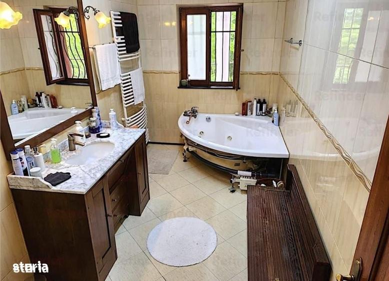 Casă cu 4 camere cu Teren 3542 Mp în Cornu