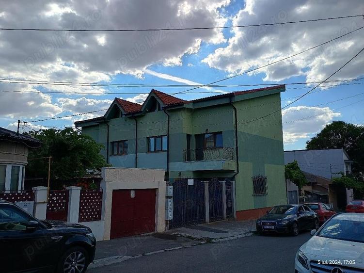 Casă cu 6 camere cu Teren 354 Mp în Central
