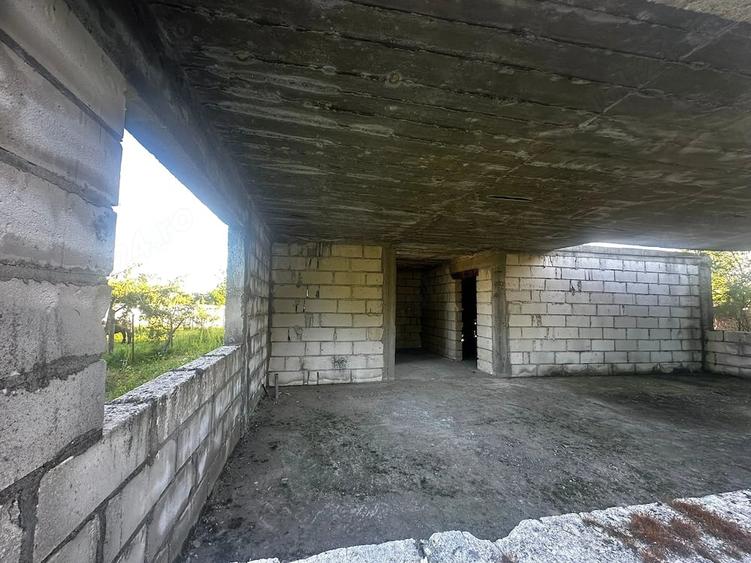 Casă cu 5 camere cu Teren 800 Mp în Negoiești