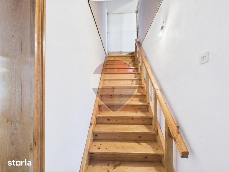 Casă cu 6 camere cu Teren 2208.64 Mp în Central