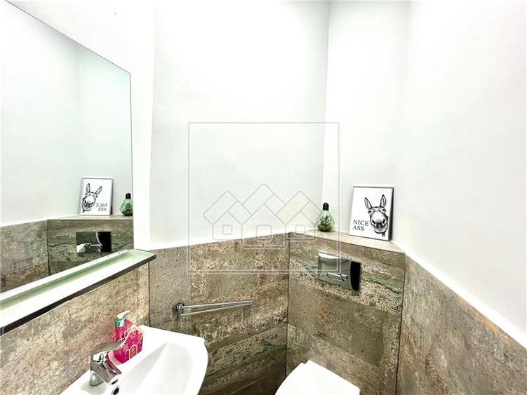 Duplex cu 3 camere cu Canalizare în Lazaret